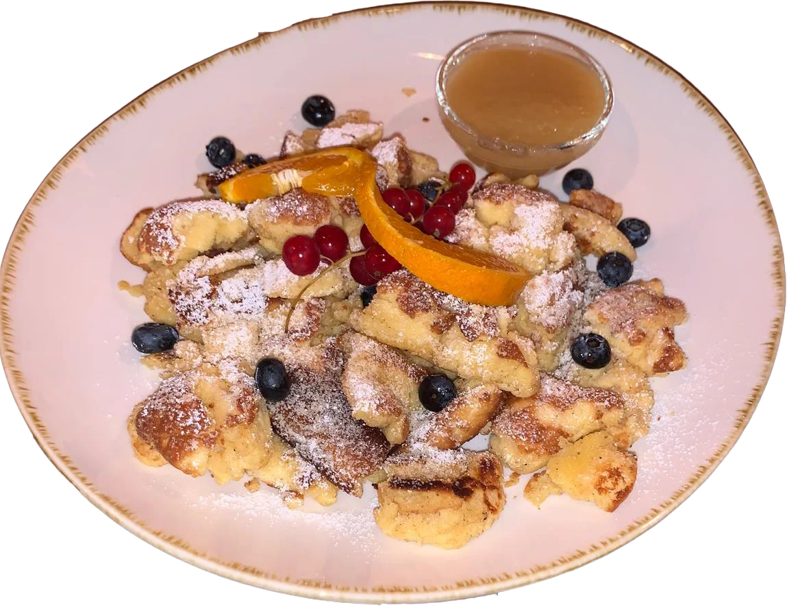 Hausgemachter Kaiserschmarrn mit Apfelmus